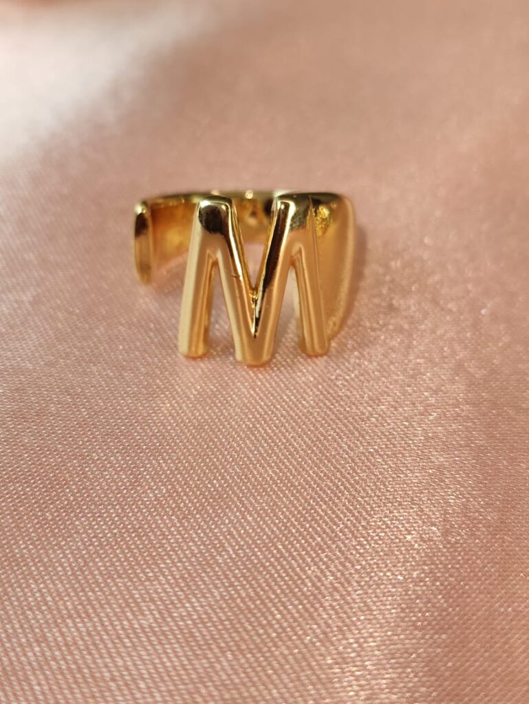 Anillo de Iniciales en baño de Oro – DJ Accesorios