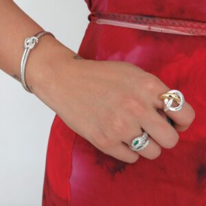 anillo ajustable forma nudo plateado con dorado