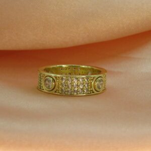 anillo dorado con brillos y piedras incrustadas talla 7