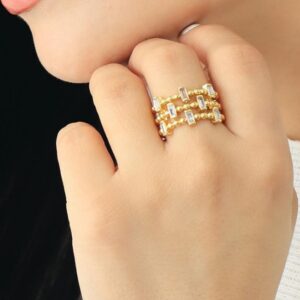 anillo ajustable dorado tres líneas con brillo cuadrado