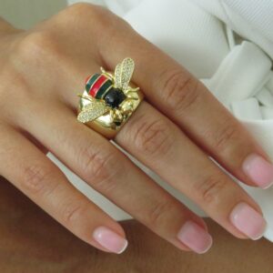 anillo ajustable con diseño de abeja