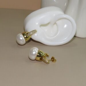 Aretes elegantes dorados perlas