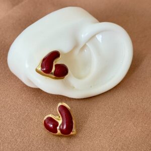 Topos de corazón rojos