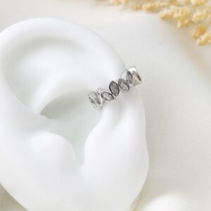 Ear cuff plateado con zircones con brillo