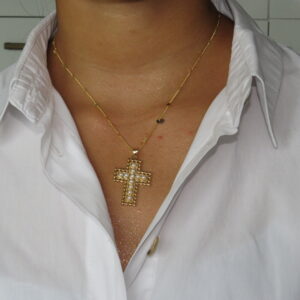collar de cruz con perlas
