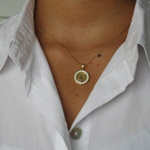 collar de san Benito de nácar