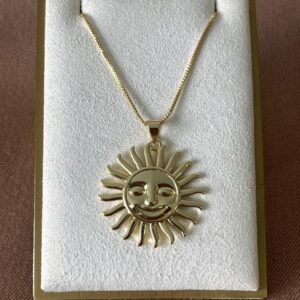 collar de sol dorado