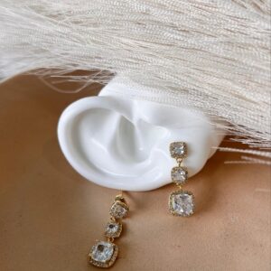 Aretes largos con cristales y brillo