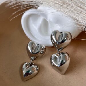 Aretes plateado de doble corazón