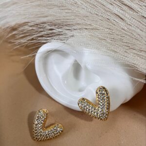 Aretes dorados de corazon con brillo