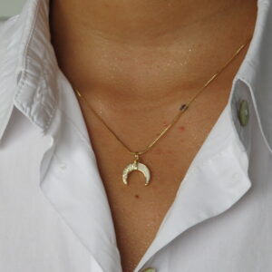 collar de luna de nácar con brillo