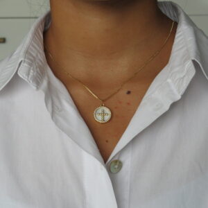 collar de cruz de nácar
