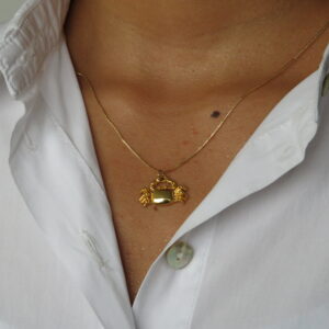 Collar de cangrejo dorado