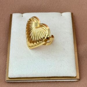 Anillo ajustable de corazón con textura dorado