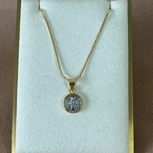 collar de san Benito dorado con plateado