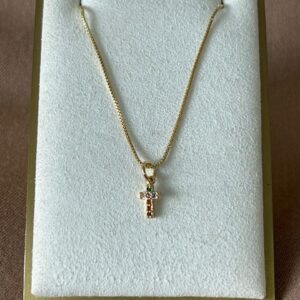collar de cruz con zircones de colores