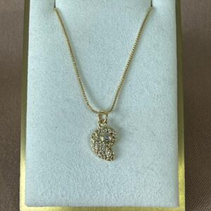 Collar de caracol con zircones con brillo