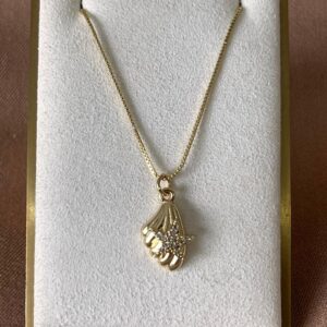 Collar de concha con estrella de brillo