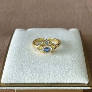 Anillo de corona de piedra ópalo