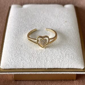 Anillo dorado de corazon entrelazado