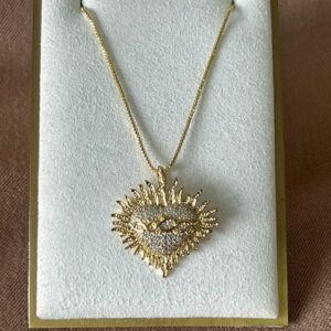 Collar de corazon con espina dorado con brillo