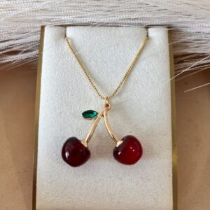 Collar ajustable de cereza con hoja verde