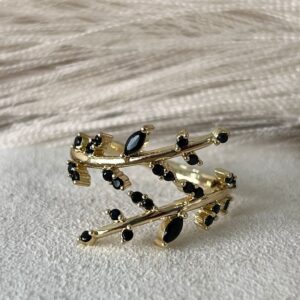 Anillo ajustable de hojas negras