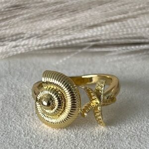 Anillo ajustable de caracol con estrella de mar