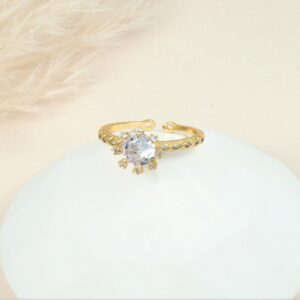 Anillo ajustable con piedra y mini flores de cristales