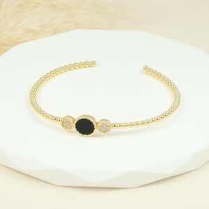 Brazalete con piedra negra