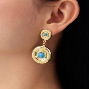 aretes dorados con piedra turquesa