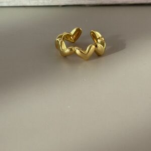 Anillo ajustable de corazones liso dorado
