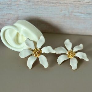 aretes maxi de flor blanca