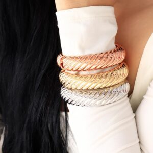Brazalete con textura plateado