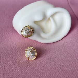 Topos de perla con líneas con brillo