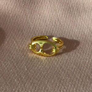 Anillo ajustable de eslabón dorado