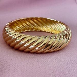 Brazalete con textura dorado