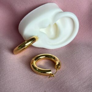 Argollas de mediana lisa y dorada