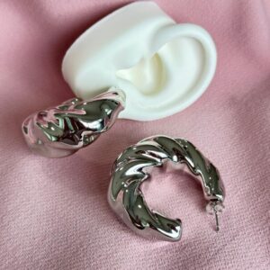 Argollas maxi plateada con textura