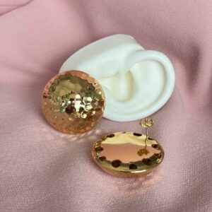 Aretes Topos maxi redondo con textura dorado