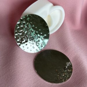 Aretes Topos maxi redondo con textura plateado