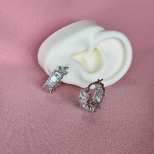 Argollas con piedras plateadas