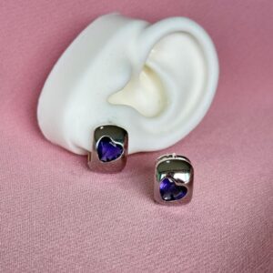 Argollas minis de corazón incrustado con plateado liso