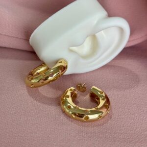 Argolla con perforación de corazón (mediano)