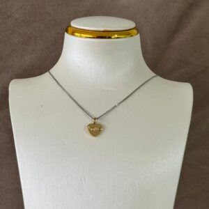 Collar ajustable con dije de corazón con perforación de Love