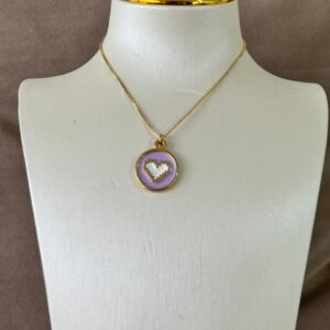 Collar ajustable con dije redondo de corazón