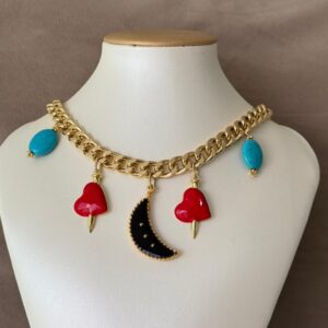 Collar, Gargantilla eslabón con dijes de luna, corazón y piedras turquesa