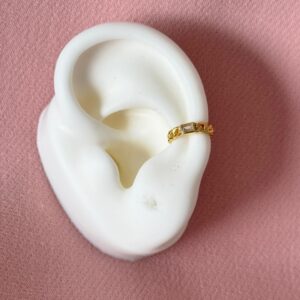 Ear cuff de cadena con piedra